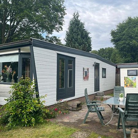 veluwse 4 persoons chalet in Putten alleen voor recreatie Villa Buitenkant foto