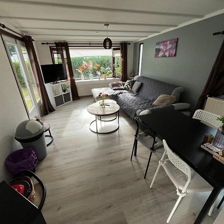 veluwse 4 persoons chalet in Putten alleen voor recreatie Villa Buitenkant foto