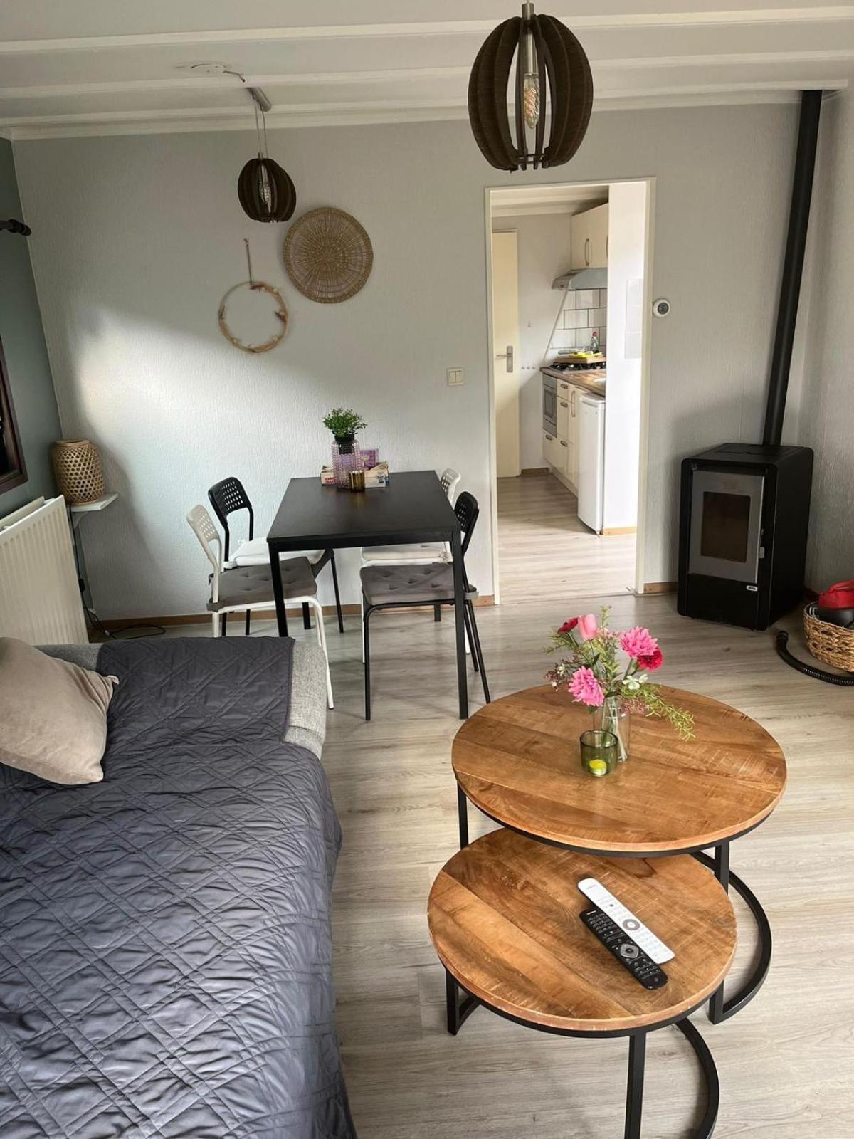 veluwse 4 persoons chalet in Putten alleen voor recreatie Villa Buitenkant foto