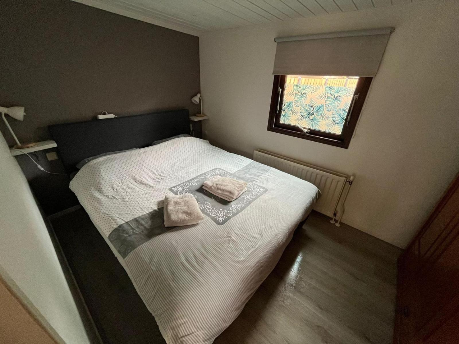 veluwse 4 persoons chalet in Putten alleen voor recreatie Villa Buitenkant foto