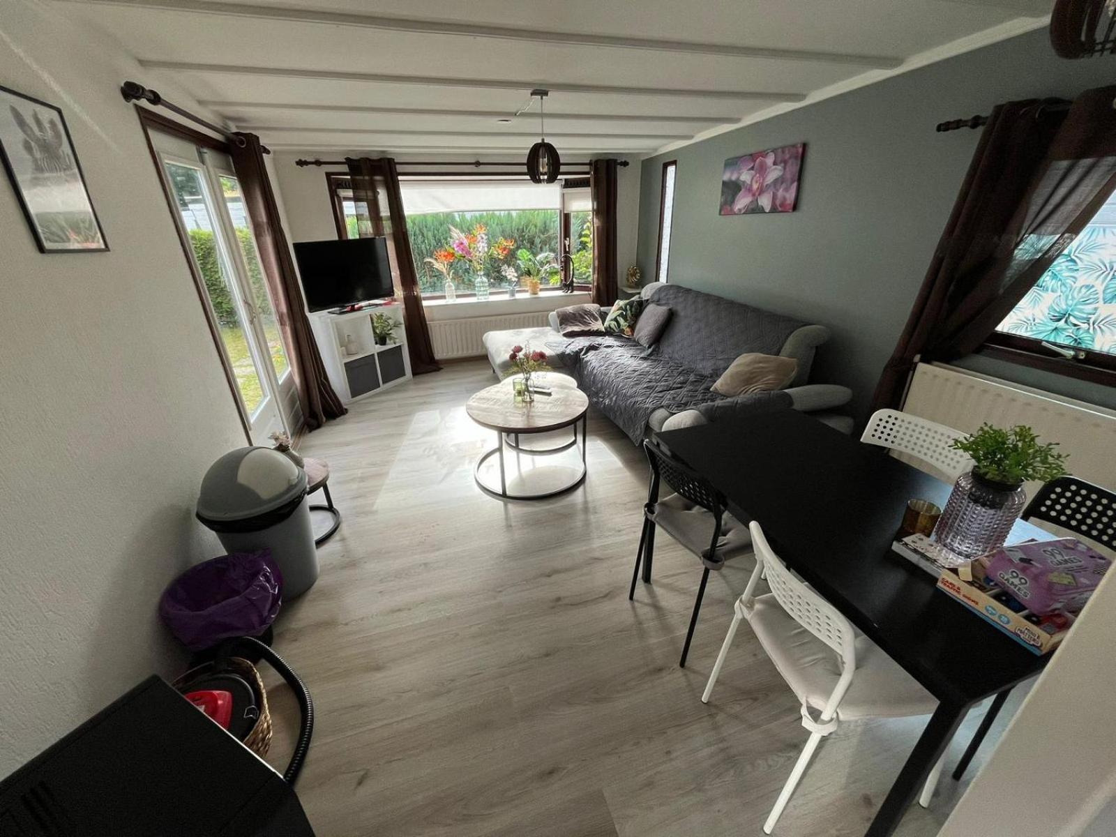 veluwse 4 persoons chalet in Putten alleen voor recreatie Villa Buitenkant foto