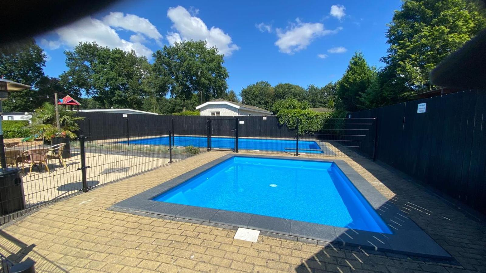 veluwse 4 persoons chalet in Putten alleen voor recreatie Villa Buitenkant foto