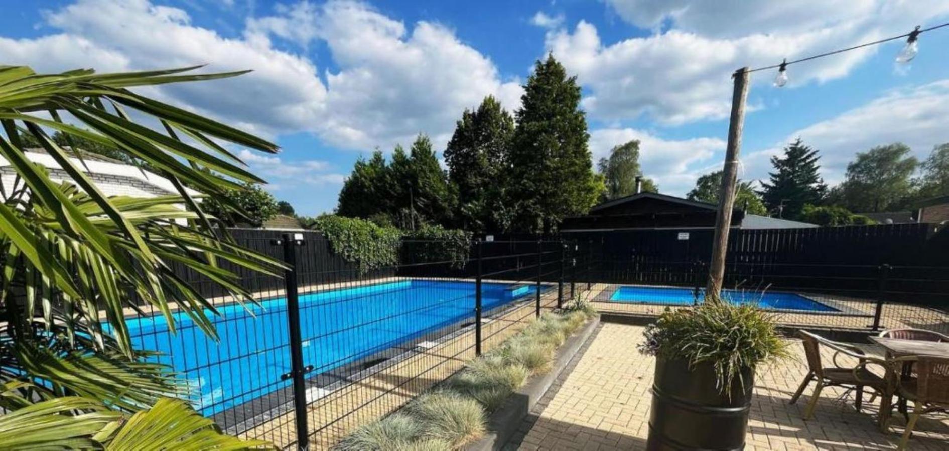 veluwse 4 persoons chalet in Putten alleen voor recreatie Villa Buitenkant foto